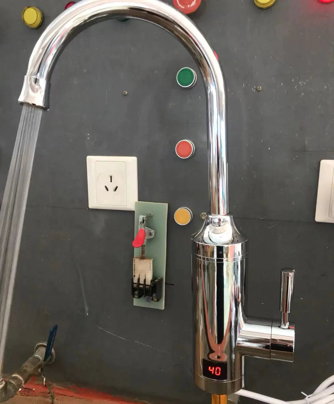 Hot and Cold Water Faucet for Kitchen and Bathroom Small screen white Foreign trade European regulations